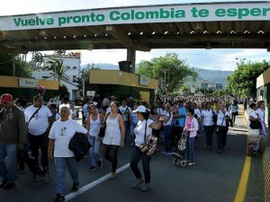 Auf Einkaufstour im grenznahen Ausland: Venezolaner überqueren die Grenze nach Kolumbien. (Archivbild)