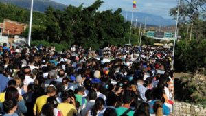 venezolanos cruzan frontera
